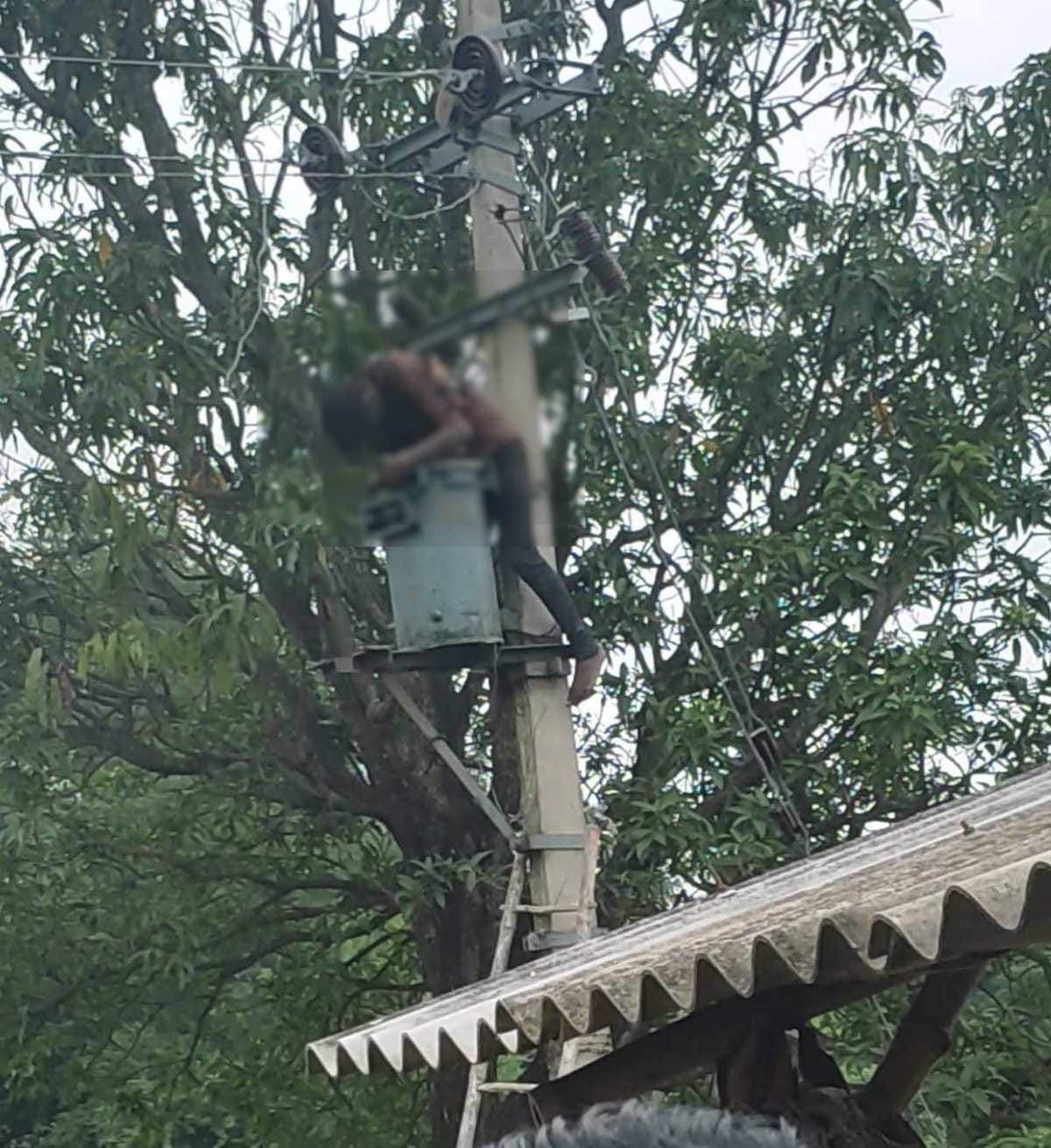 Line man dies due to current while changing transformer in azamgarh