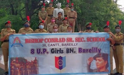 Amrit Mahotsav: NCC cadets shine statues of great men