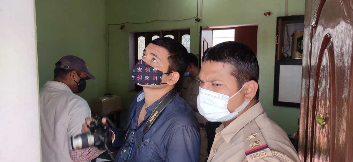 Man financial Troubled suicide hanged himself in Varanasi