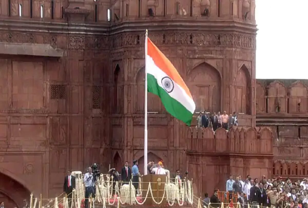 Two Mi 17 1V Helicopters To Shower Flower Petals After Flag Hoisting by pm narendra modi at At Red Fort