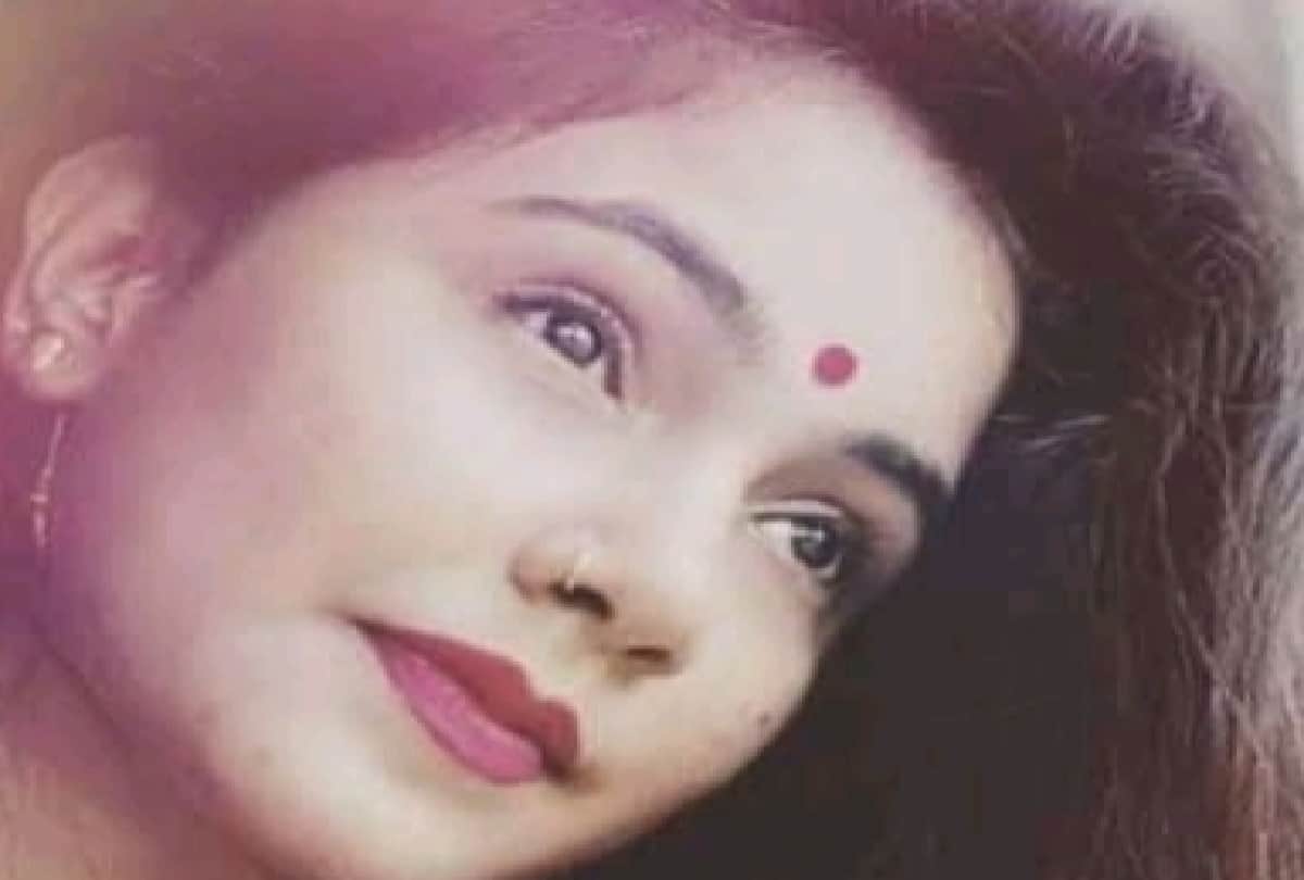 Bhojpuri actress Trishakar Madhu is getting trolled on social media after her private MSS video is got leaked