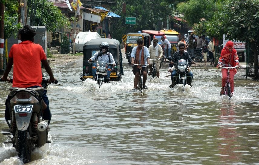 flood in Varanasi Reduction started in Ganga flowing above danger mark