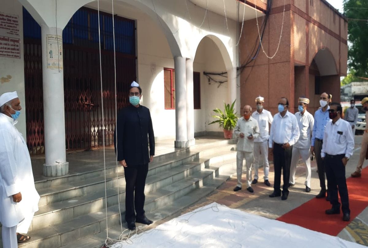 Independence Day: 100 feet high tricolour hoisted at GL Bajaj Group Of Institutions in Mathura