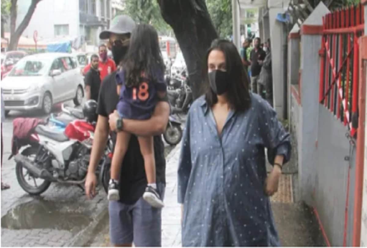 Pregnant Neha Dhupia, Angad Bedi and daughter Mehr spotted outside cafe in Mumbai