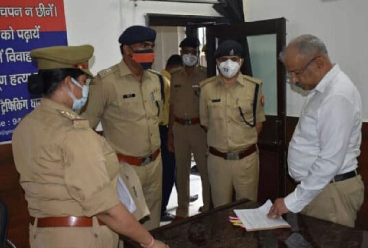 ADG Zone Rajiv Krishna inspected the Family Counseling Center in Agra
