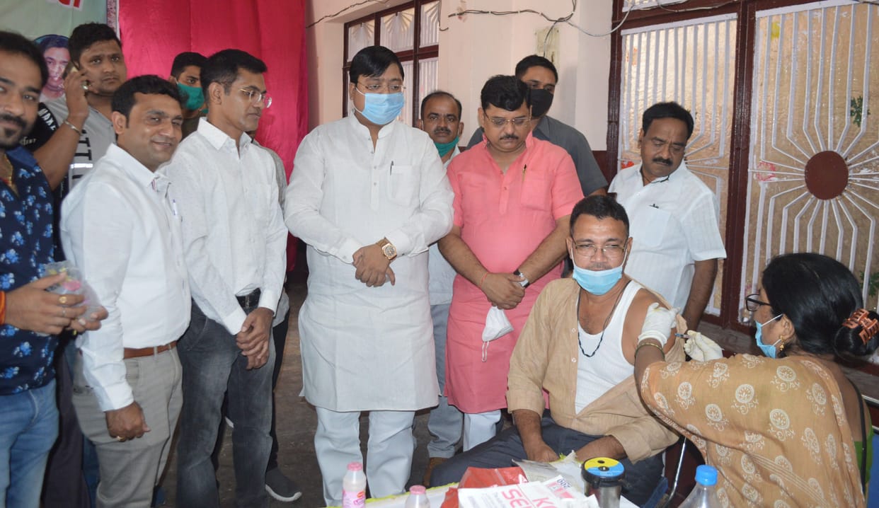 Hathras: 3251 people got second dose at 17 centers