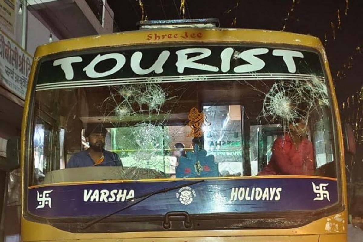 Baghpat: Protests against selling chicken biryani outside temple, stone pelting on bus, tension