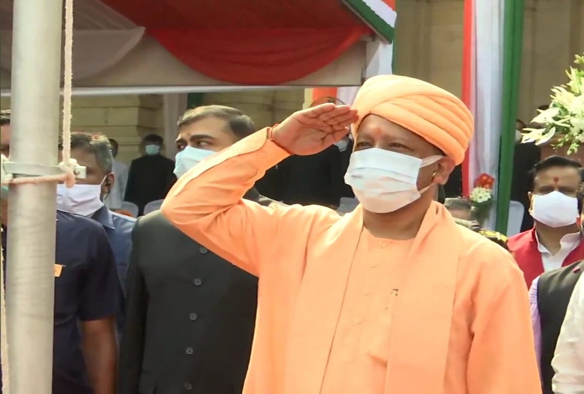 leaders independence day photos today, Independence day 2021 photos, defence minister rajnath singh, sonia gandhi, cm yogi adityanath hoists the tricolor the country is celebrating 75th independence day