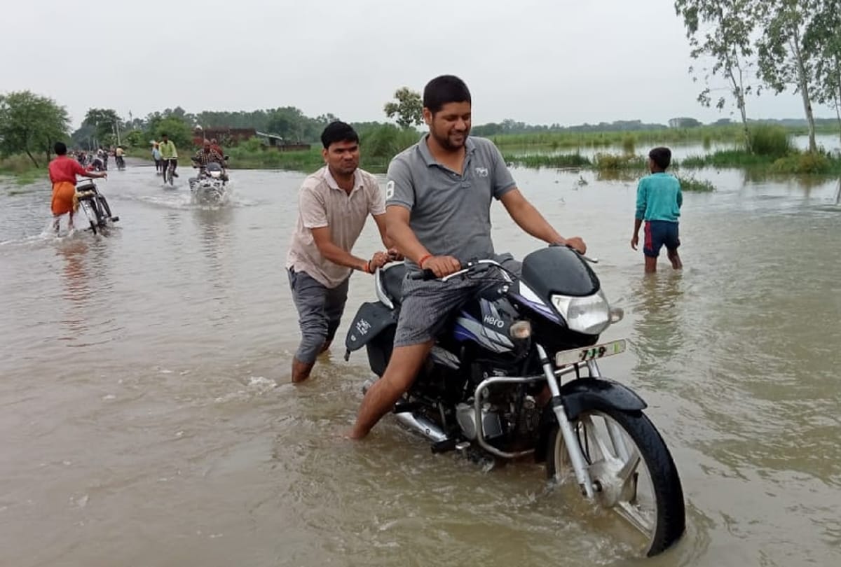 Many districts of Uttar Pradesh are facing flood because of rain in mountains.