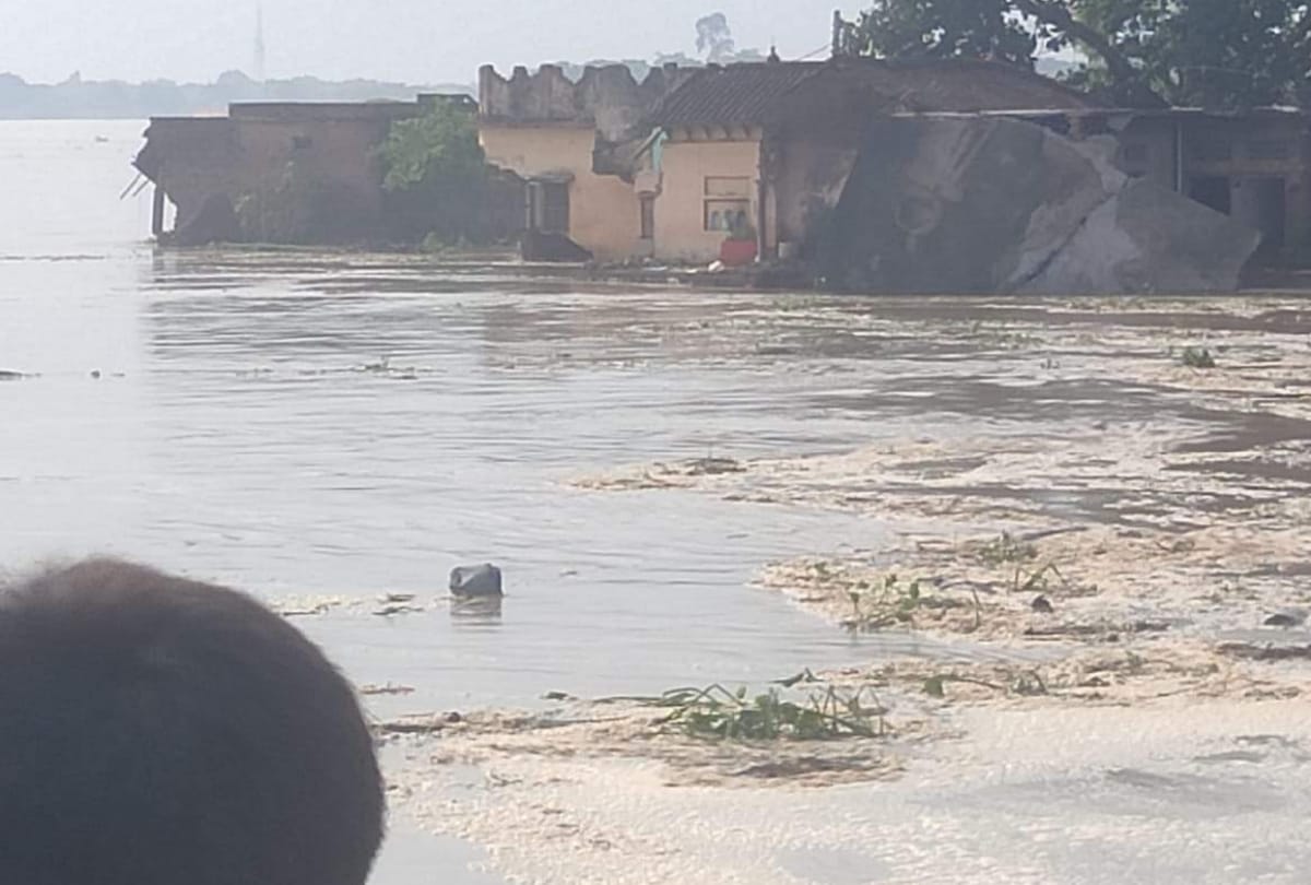 Many districts of Uttar Pradesh are facing flood because of rain in mountains.