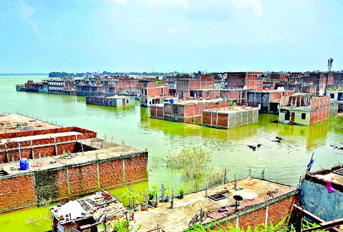 Many districts of Uttar Pradesh are facing flood because of rain in mountains.