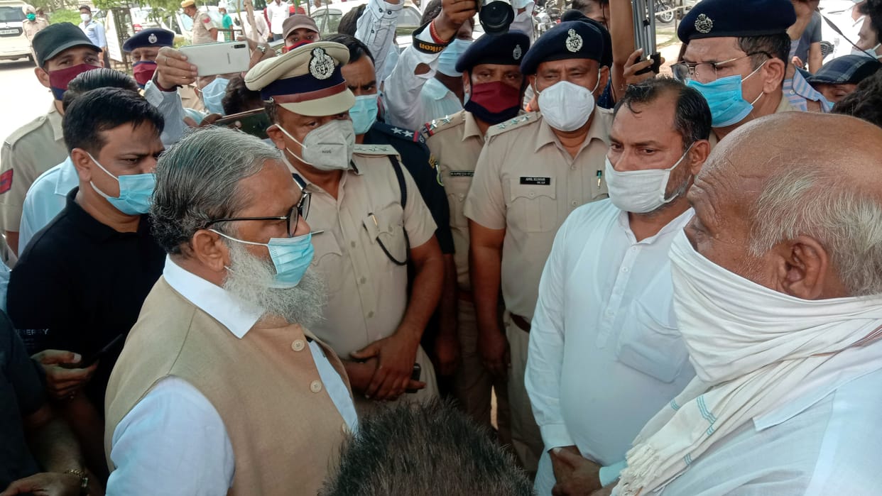 Four people including ASI and constable were crushed to death by the trolley, one jumped and saved his life