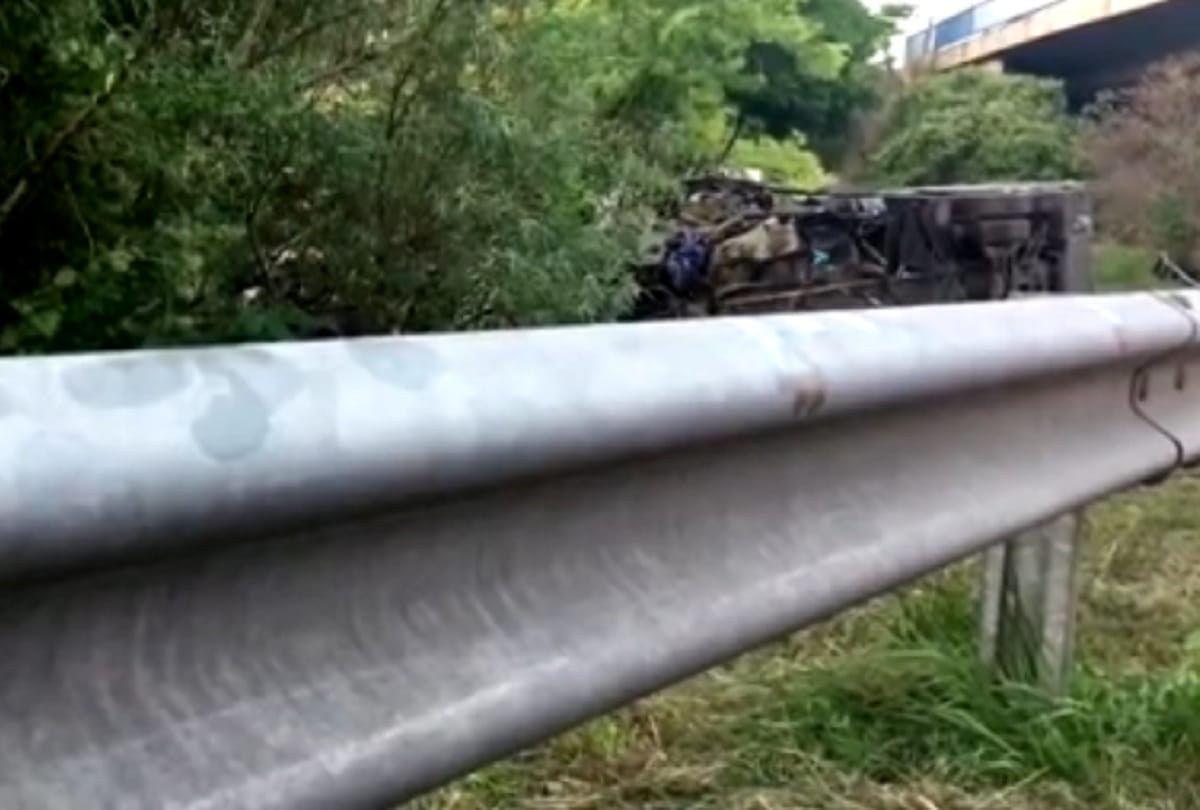 Eight people killed  dozens injured in Hungary bus crash