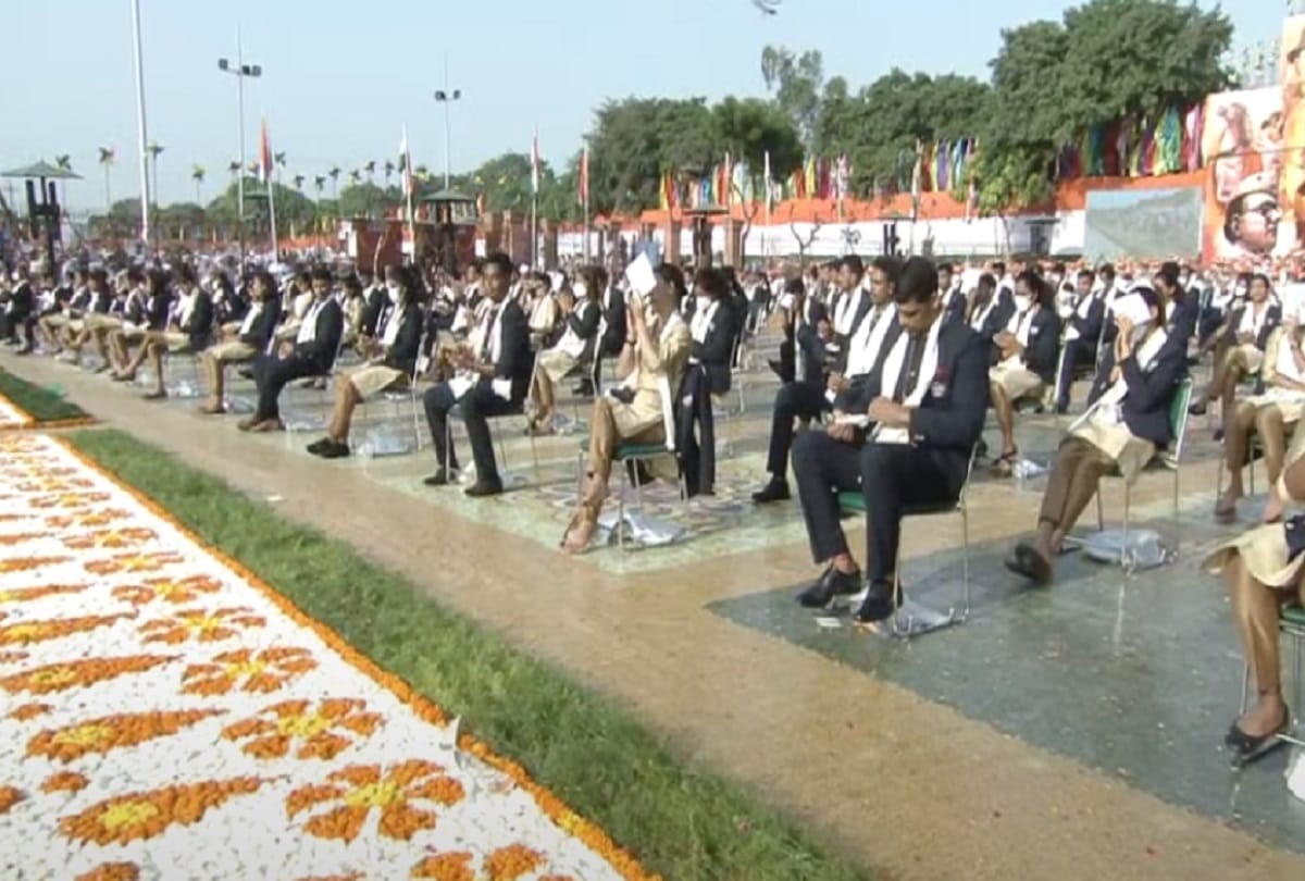 Independence Day 2021 Olympic players honored on Independence Day PM Narendra Modi clapped for the players present at Red Fort