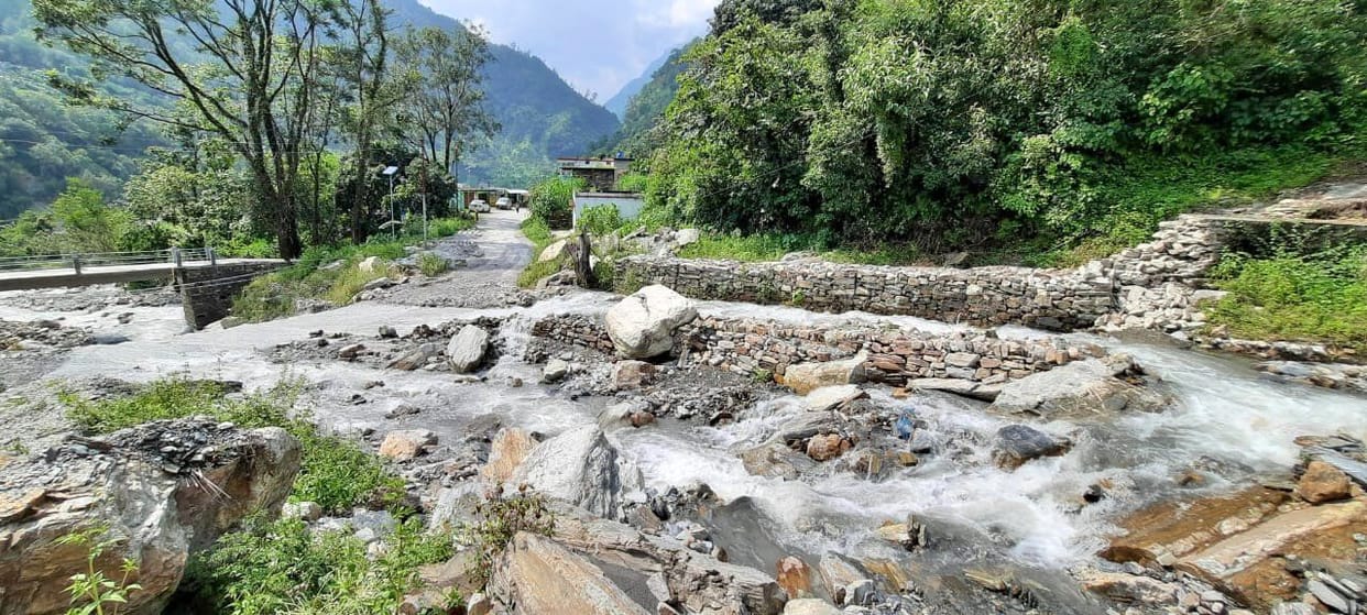 Bhainskhal village is in danger due to the boom of Khabariya Rauli and Hardia drain