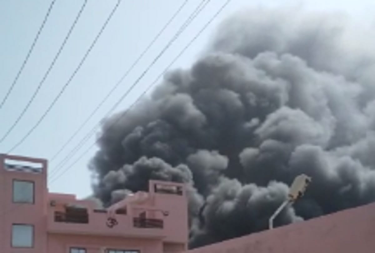 pandavnagar chemical factory catches fire many fire tenders present on spot