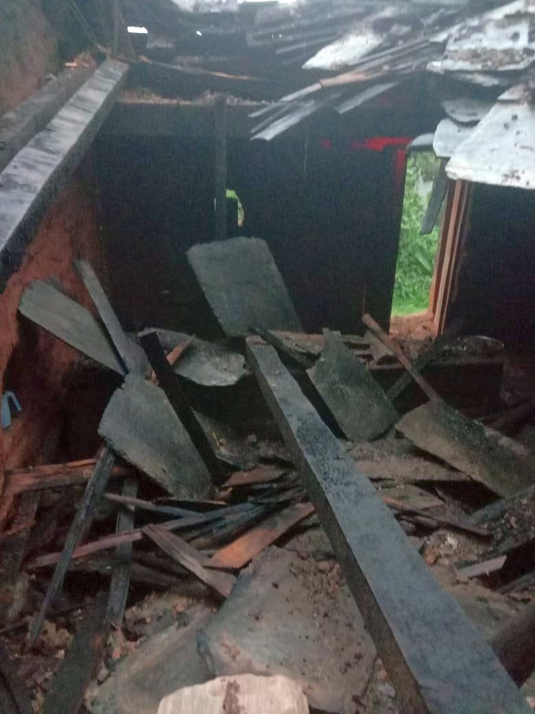 Sudama's house collapsed in Bhuraula village of Thal.
