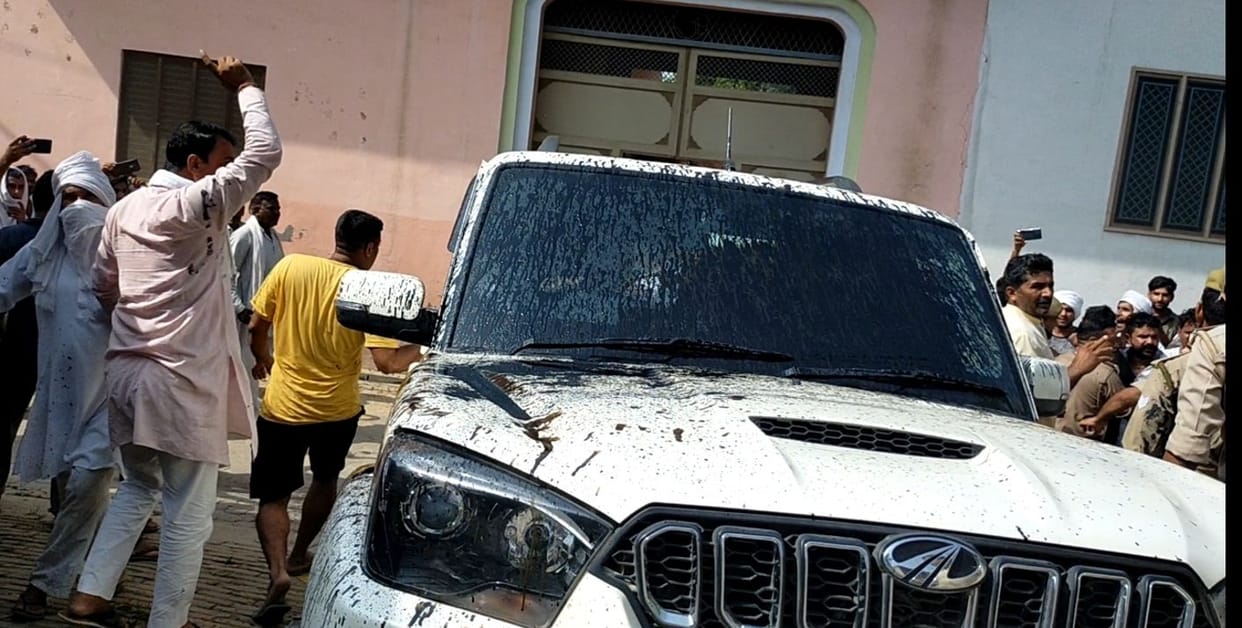 BJP MLA attacked in Sisauli, car broke down