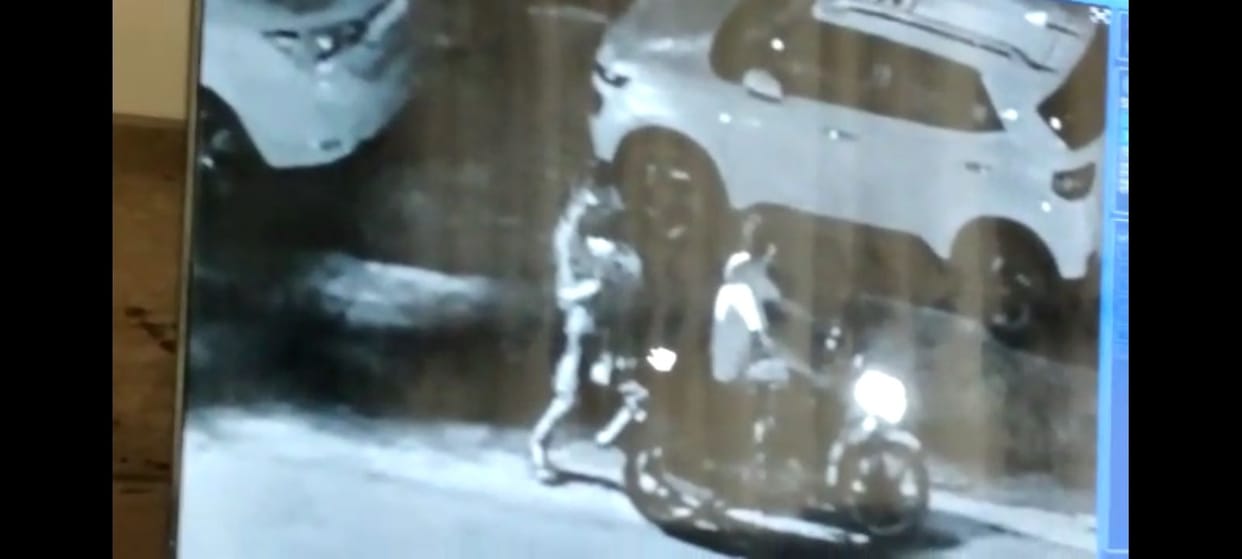 Glasses of four cars broken again in posh areas, stole cash