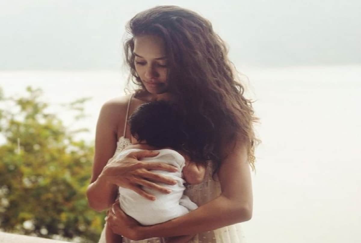 Pictures of Actress Lisa Haydon daughter surfaced on social media know what is her name