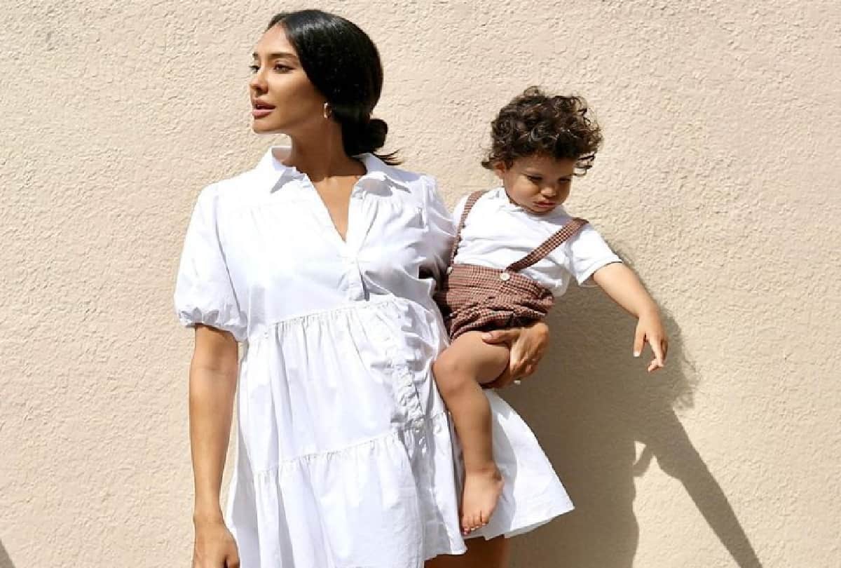 Pictures of Actress Lisa Haydon daughter surfaced on social media know what is her name
