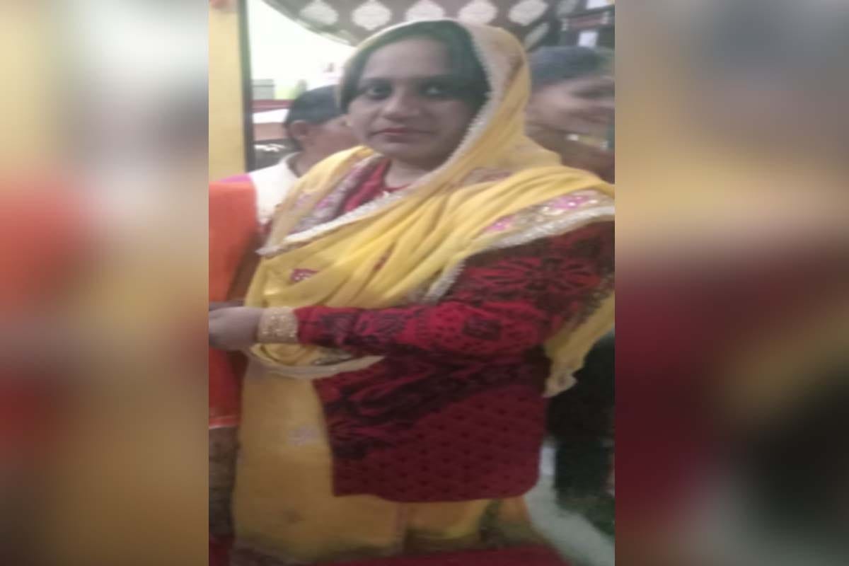 Case filed against eight including husband after in laws murder the married woman for Dowrry in Meeru
