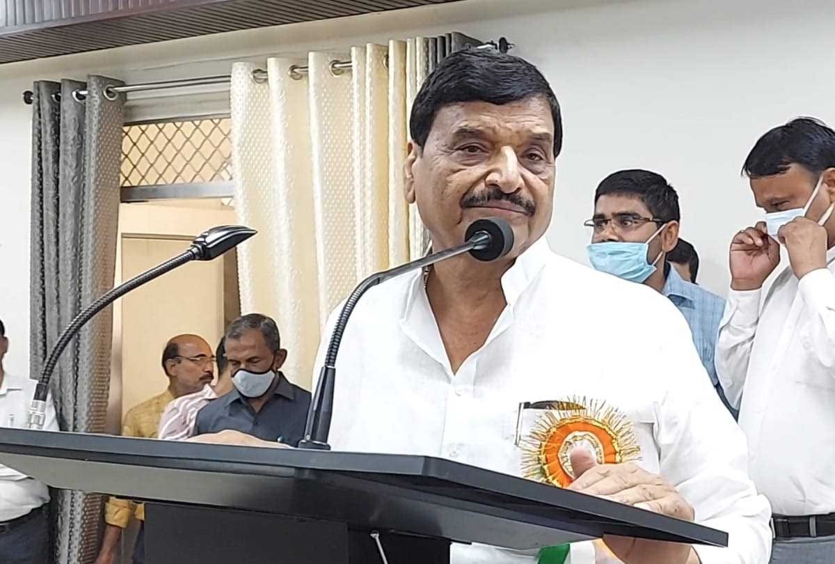 Etawah: Shivpal Yadav attacked the UP government by hoisting the flag