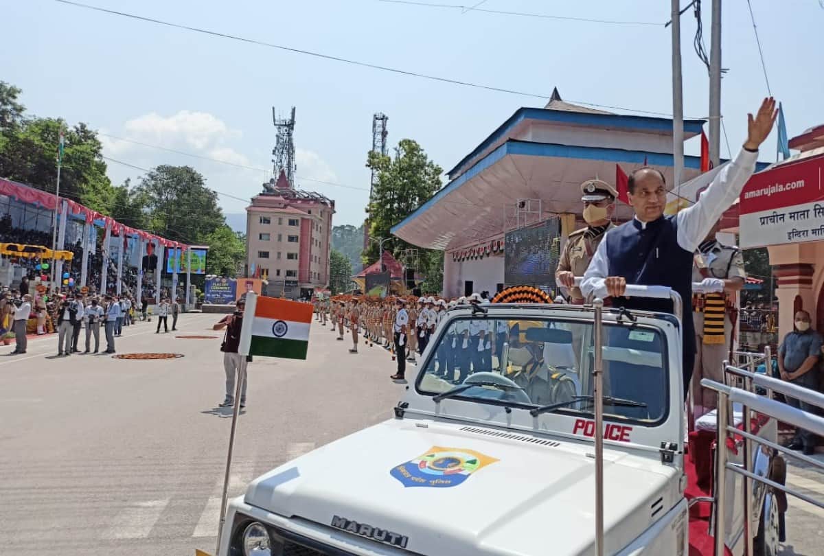 independence day 2021: cm jairam thakur hoist national flag in Mandi himachal pradesh