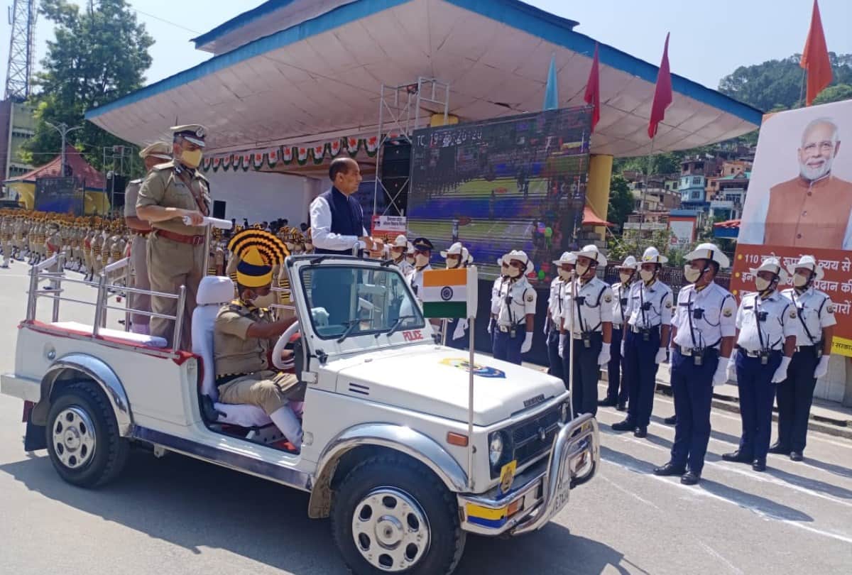 independence day 2021: cm jairam thakur hoist national flag in Mandi himachal pradesh