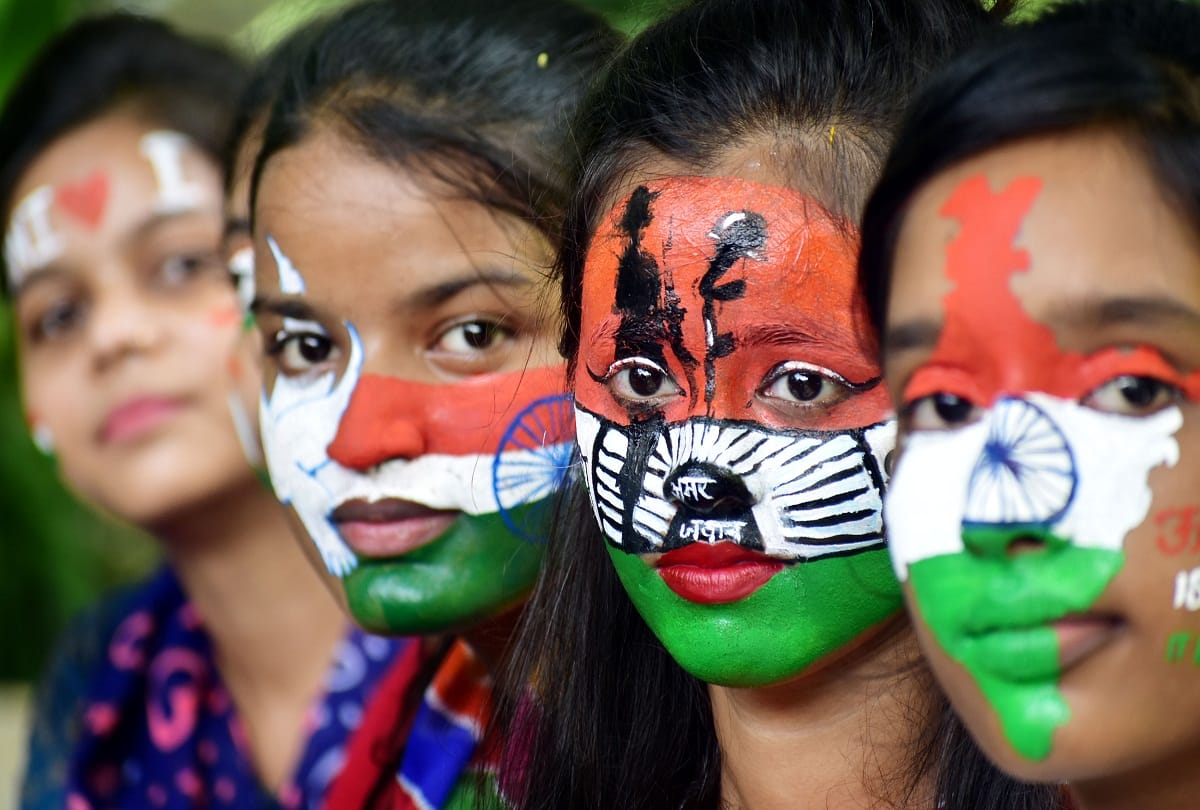 Be a part of the celebration of independence, sing the national anthem with family