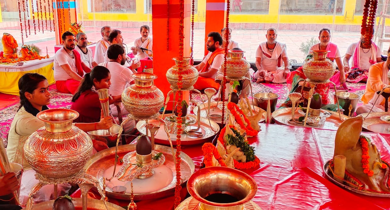 Worshiping Lord Bholenath by performing Jalabhishek