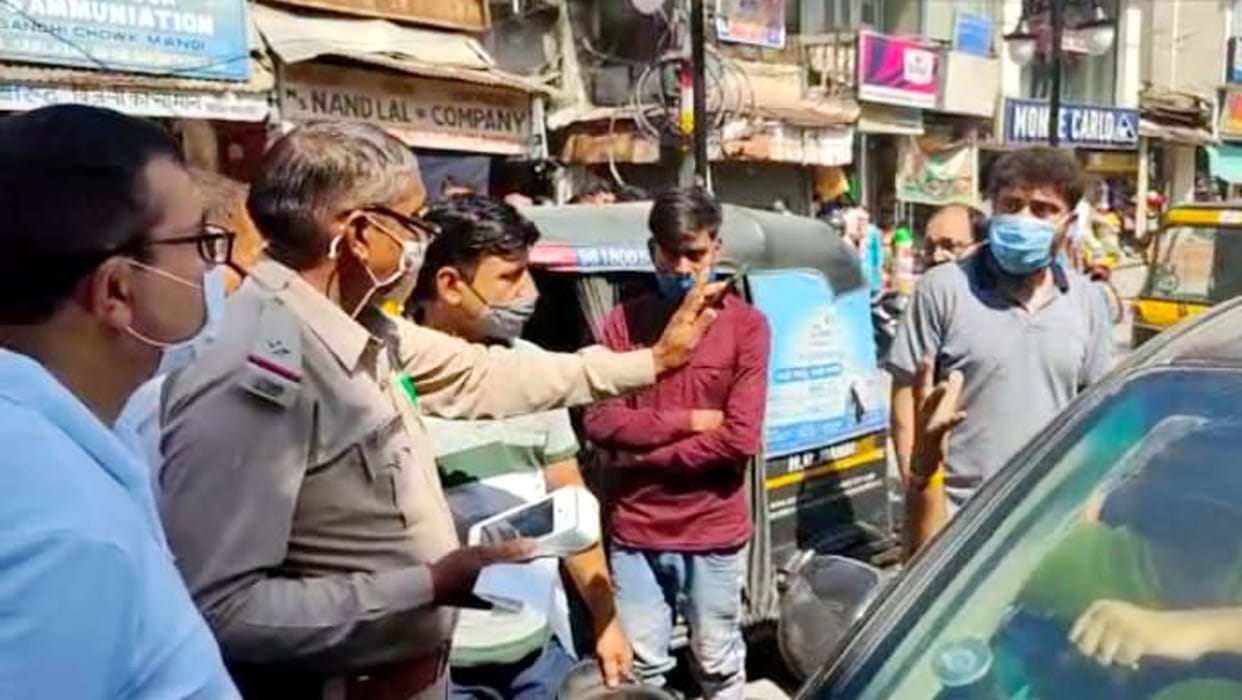 Tourists entangled with police in Chauhta, vehicle seized