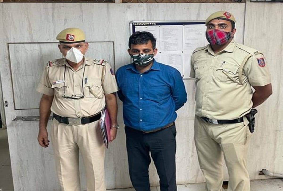 Delhi Police arrests fake CBI officer forged CBI identity card recovered