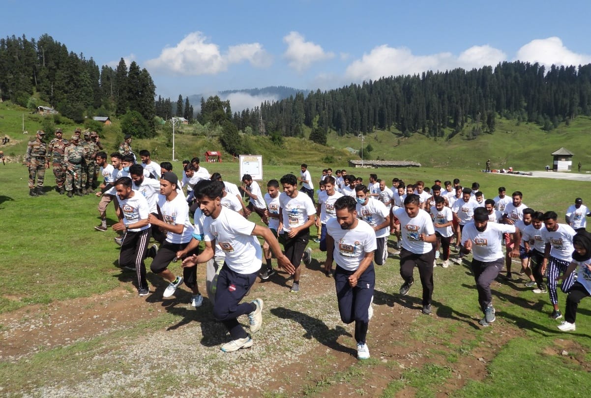 Indian Army organised 12 km Half Marathon run at Gulmarg kashmir