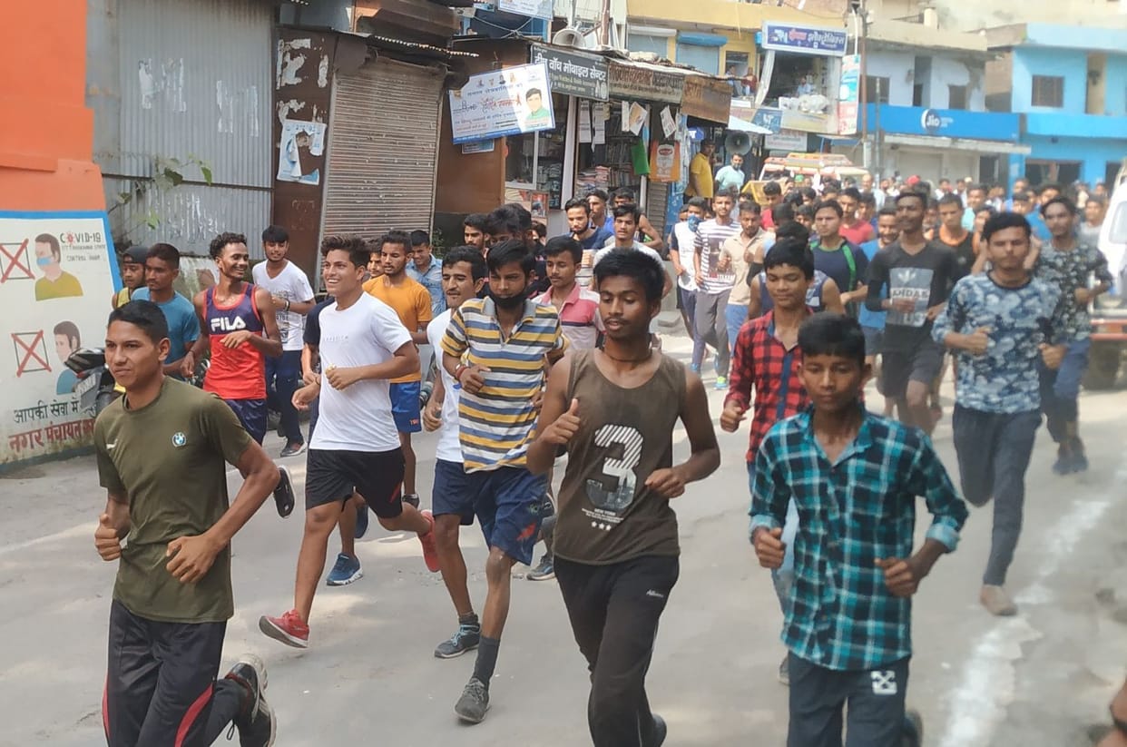 A lot of youths run in the name of 'Ek Race Desh Ke Naam'