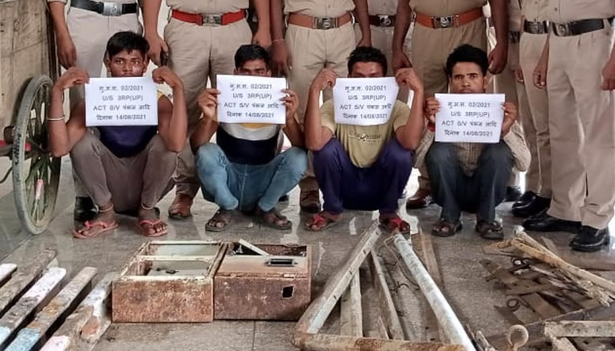 four accused of theft of railway property are arrested