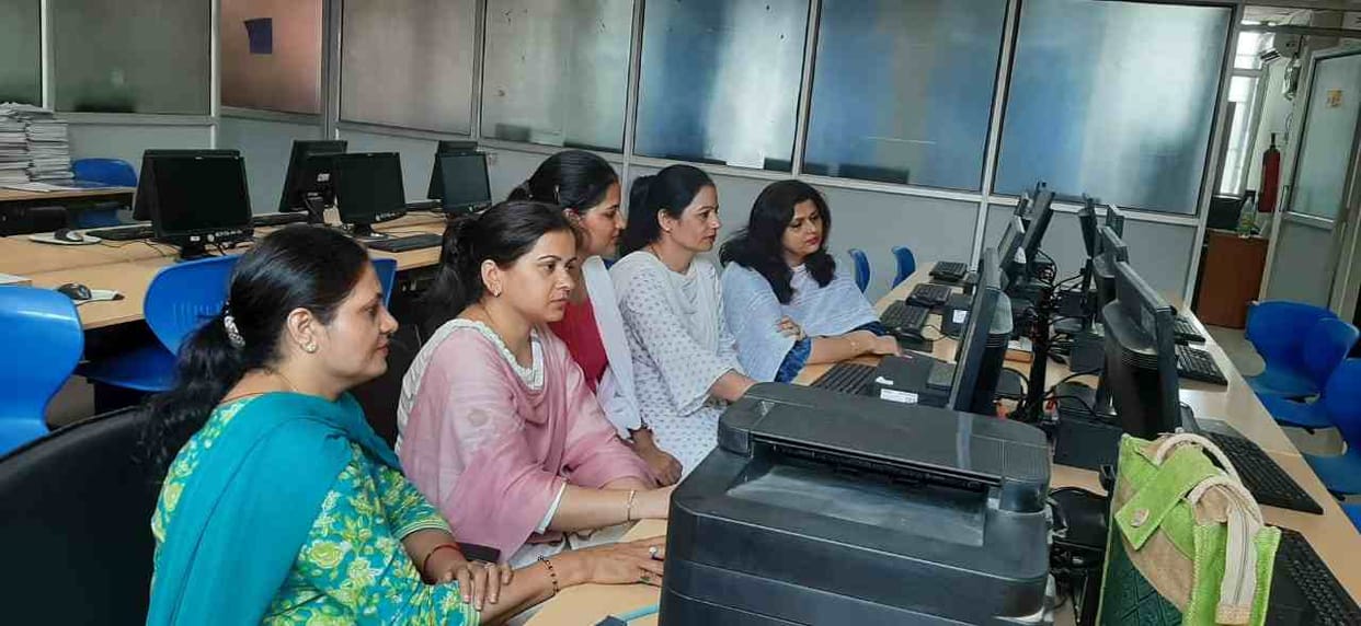 Problems faced by students in filling their favorite subject, website also ran intermittently