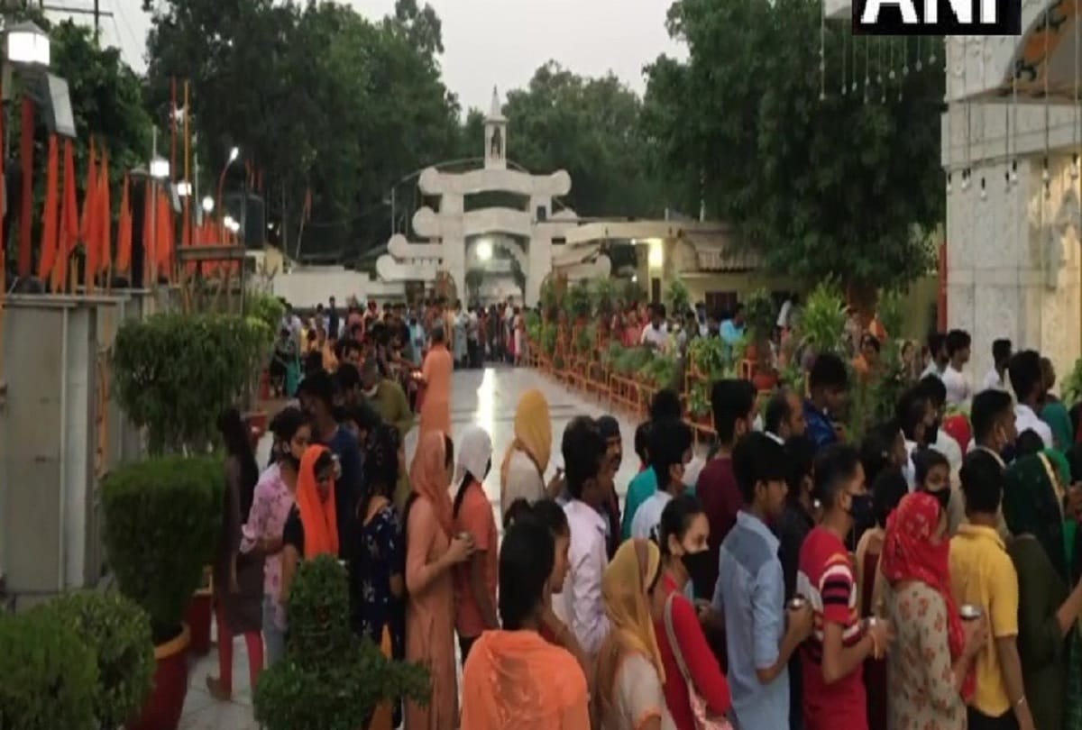 Last Monday of Sawan: Crowd of devotees gathered at Kameshwar Mahadev Temple in Moradabad