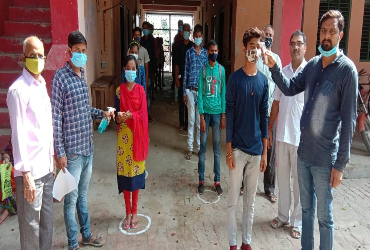 Up Schools Reopen Today Students Came For Read Agra News