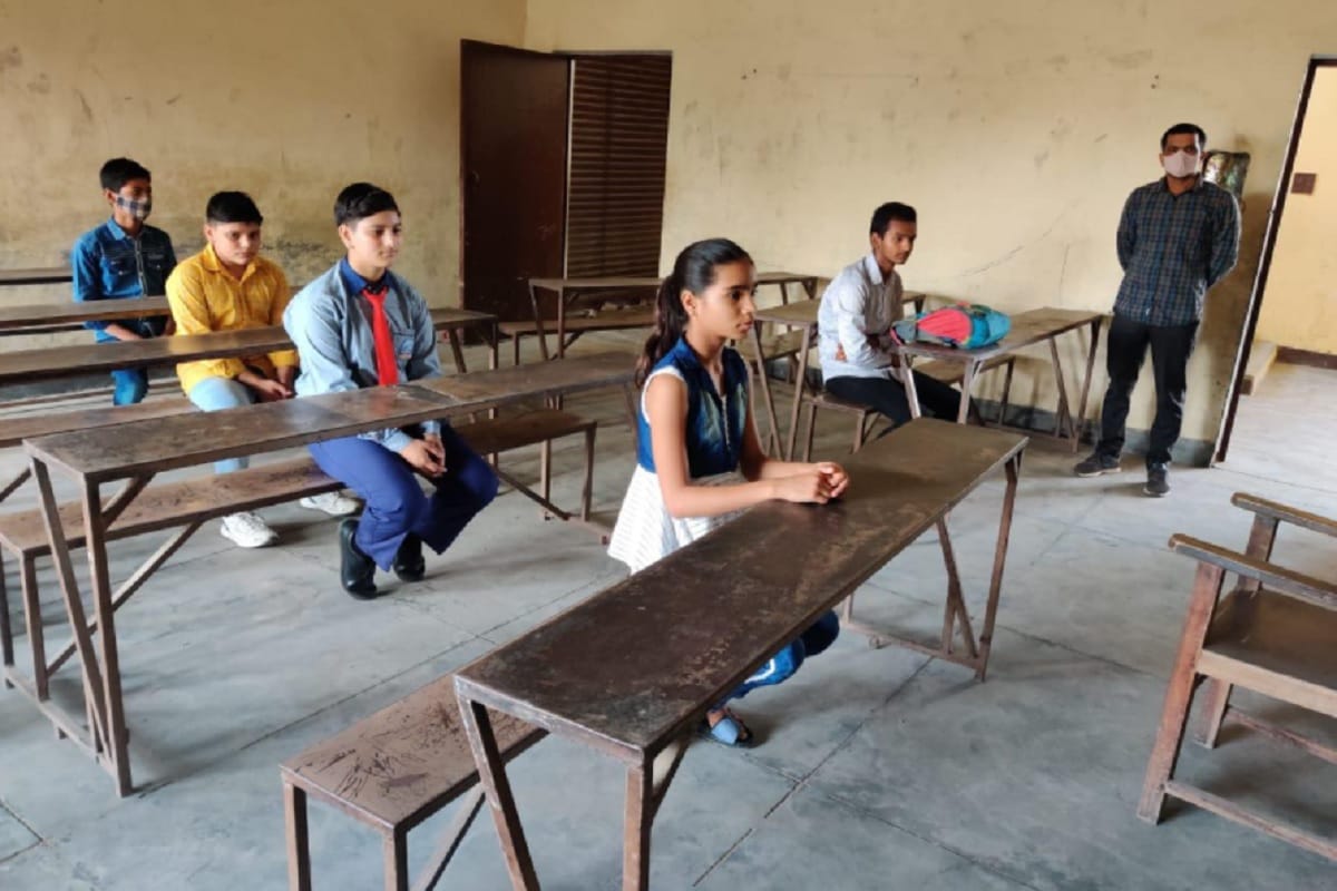 UP school reopening: School Reopen in six district of West Uttar Pradesh with Students 50 percent attendance with covid protocol