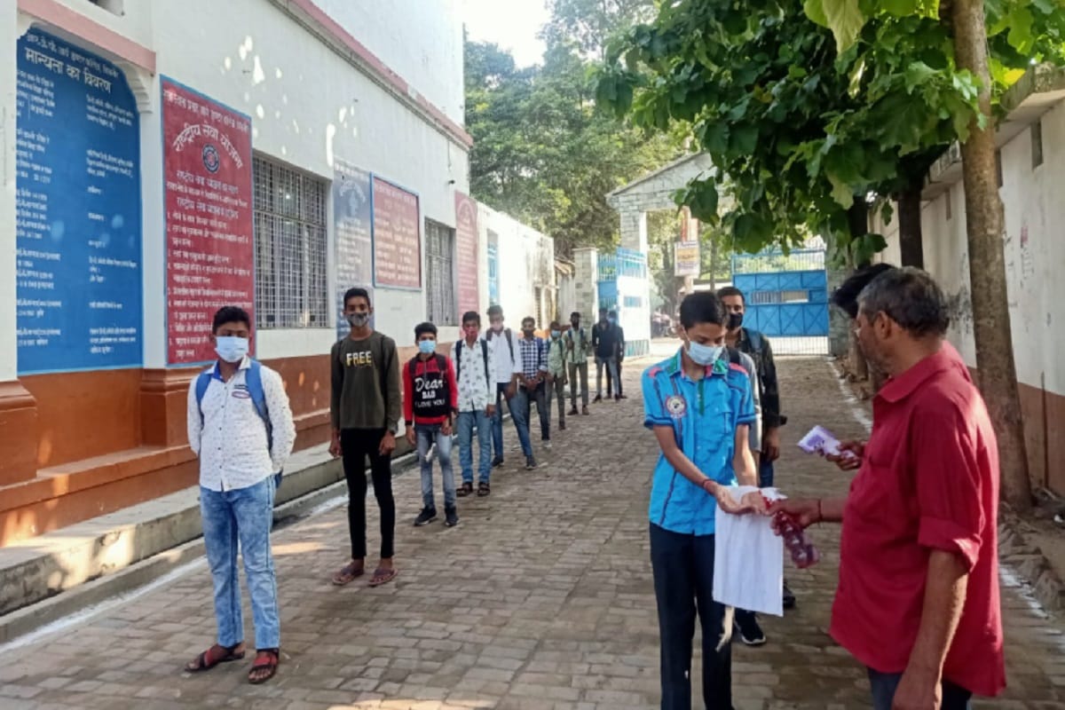 UP school reopening: School Reopen in six district of West Uttar Pradesh with Students 50 percent attendance with covid protocol