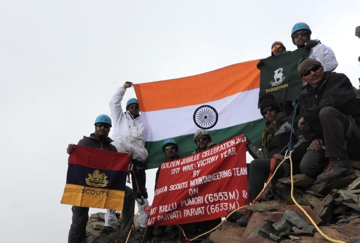 independence day 2021: dogra scout jawans hurled national flag at Gangthangla, Manerang Pass and Ibex peak