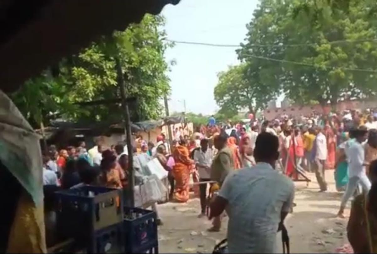 Police beaten devotees with sticks in raebareli