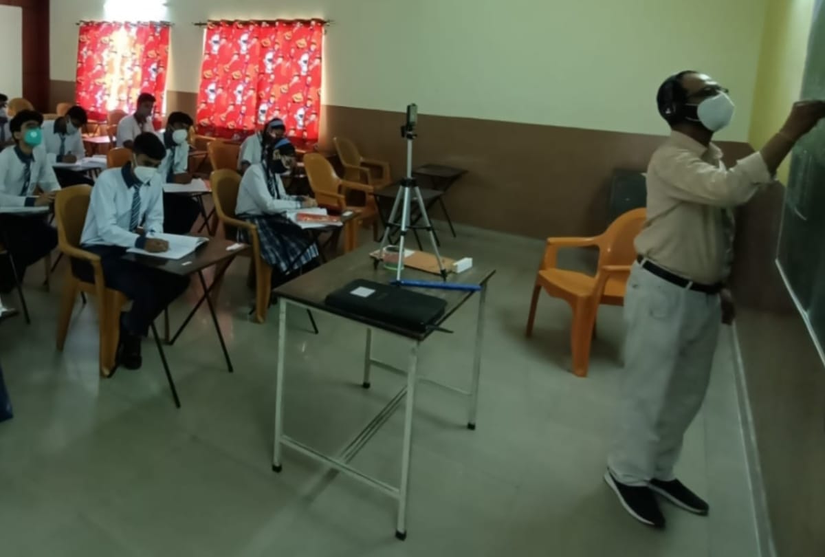 Schools opened after four months to start offline classes in lucknow