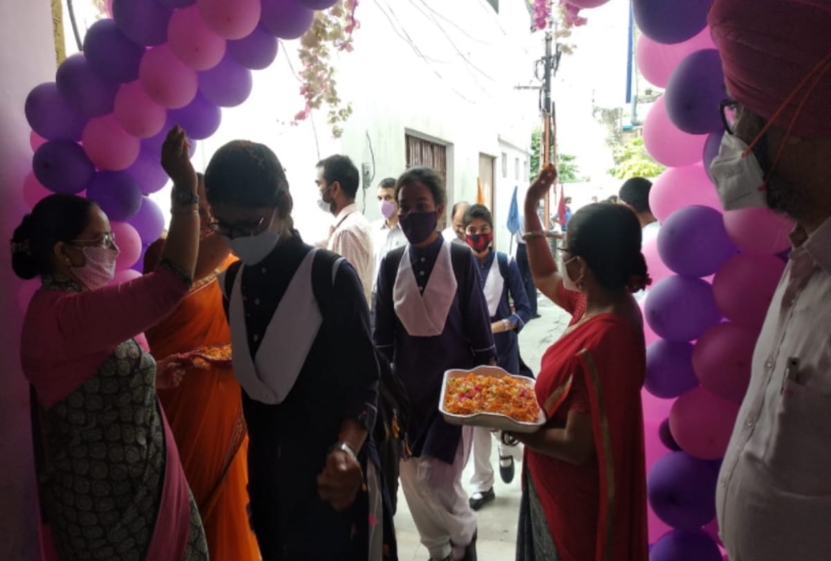 Schools opened after four months to start offline classes in lucknow