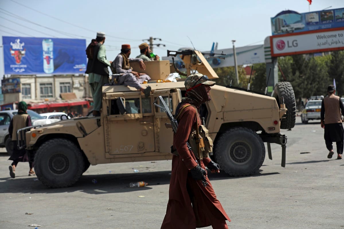 Taliban takes control of Afghanistan Ashraf Ghani Kabul Airport news updates in Hindi