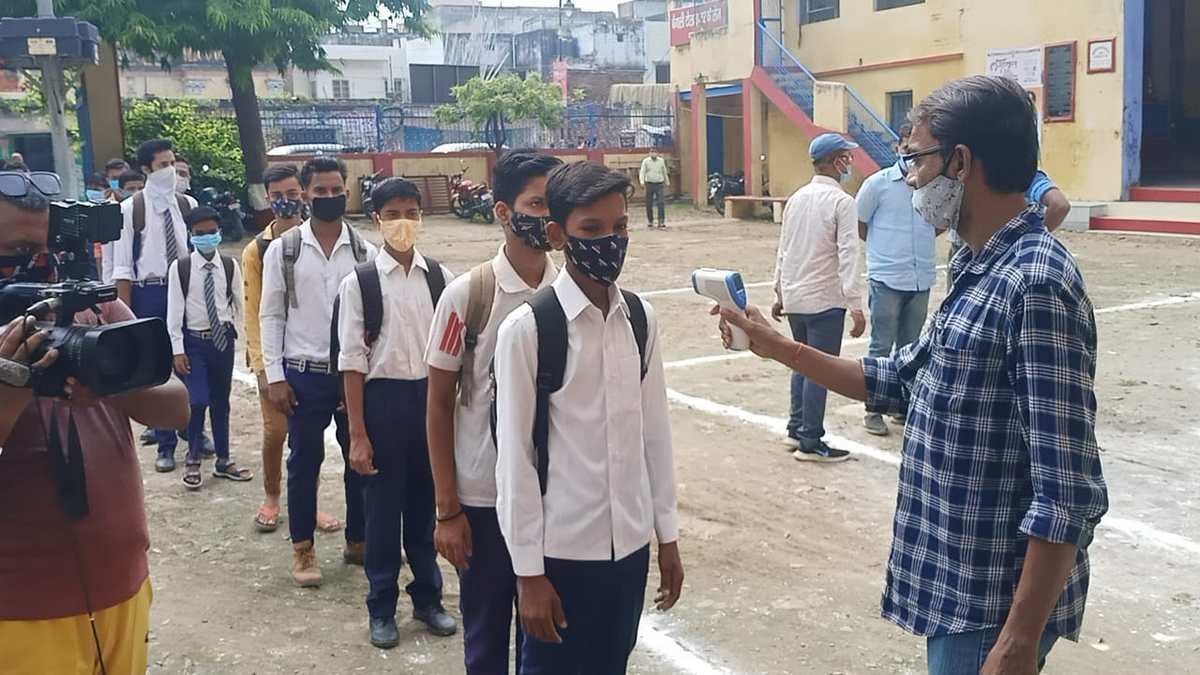 Schools open after five months classes started with corona protocol school were close during corona pandemic in Varanasi