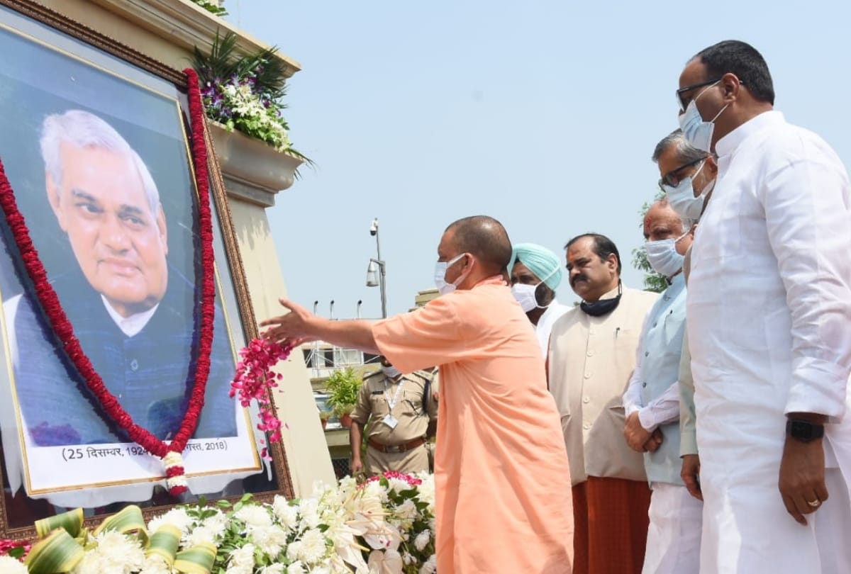 CM Yogi Adityanath paid tribute to late PM Atal Bihari vajpayee.