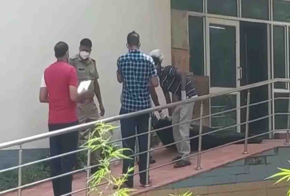 Humanity ashamed in Kannauj: Health workers and police dragged unclaimed bodie