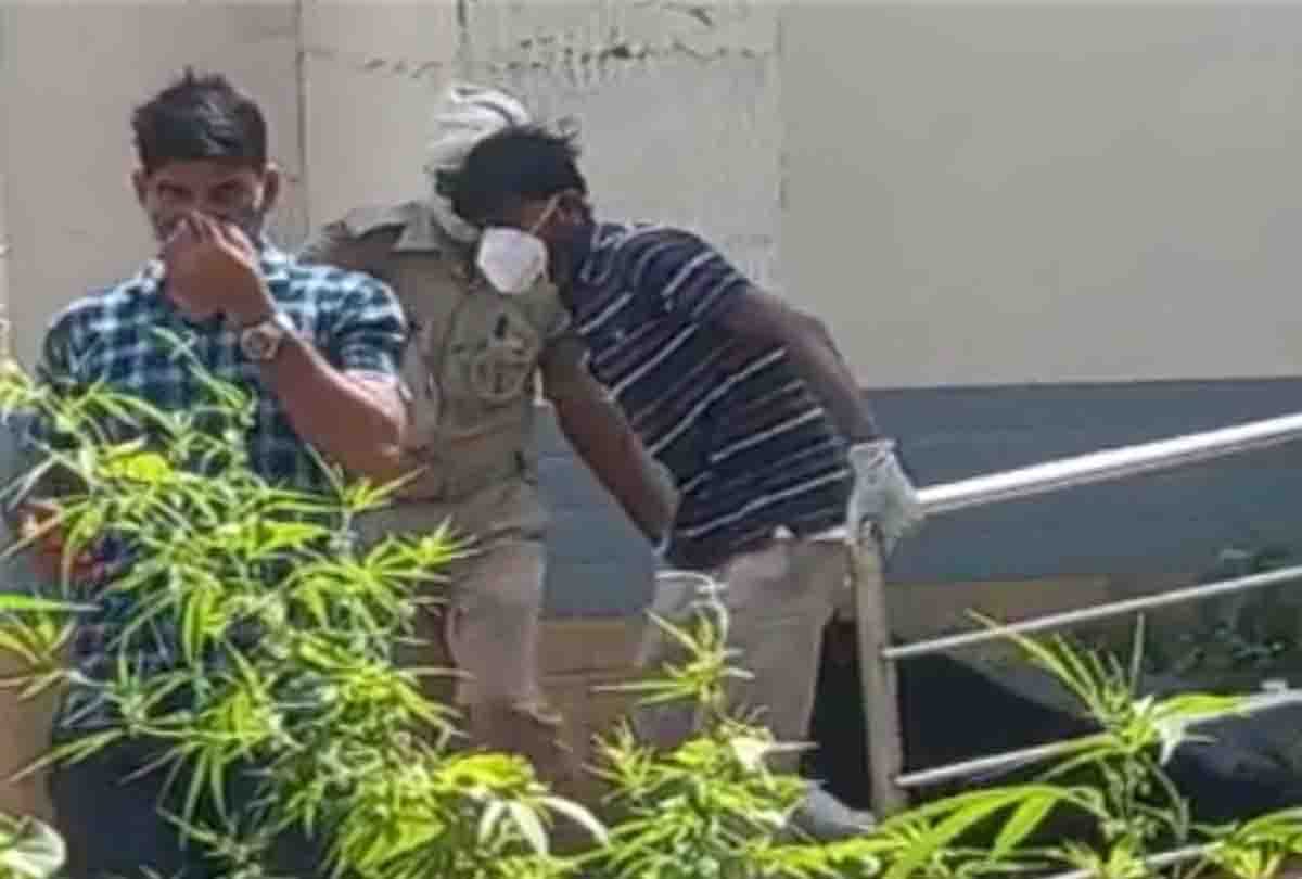 Humanity ashamed in Kannauj: Health workers and police dragged unclaimed bodie